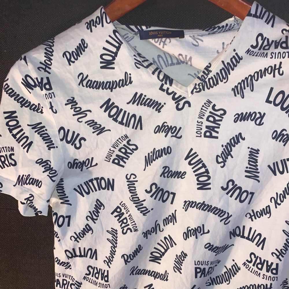Medium authentic Louis Vuitton logo shirt in perfect condition.